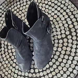NWOT EARTH BOOTS